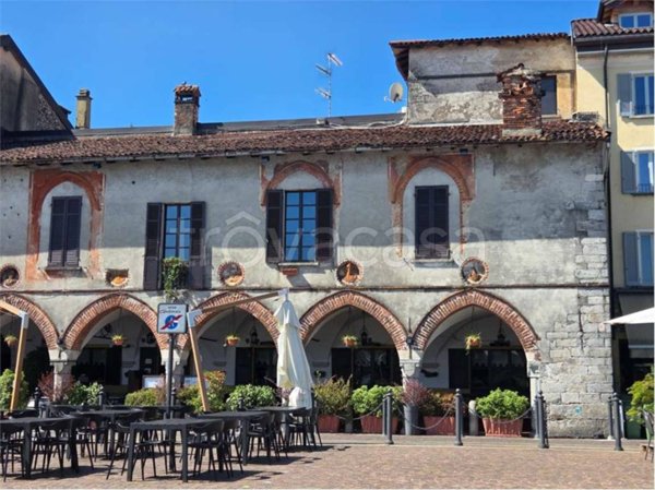 negozio in vendita ad Arona