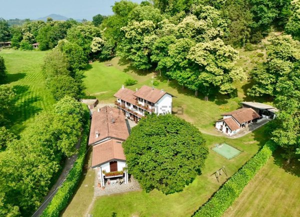 casale in vendita ad Arona
