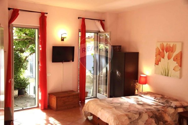 appartamento in vendita ad Arona in zona Montrigiasco