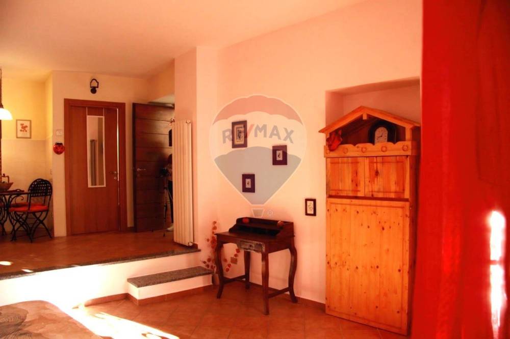 appartamento in vendita ad Arona in zona Montrigiasco