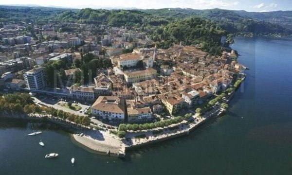 negozio in vendita ad Arona