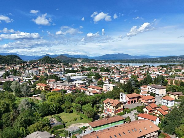 casa indipendente in vendita ad Arona