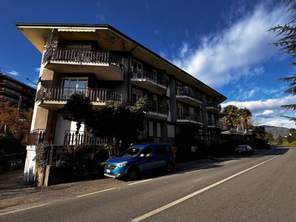 appartamento in vendita ad Arona in zona Dagnente