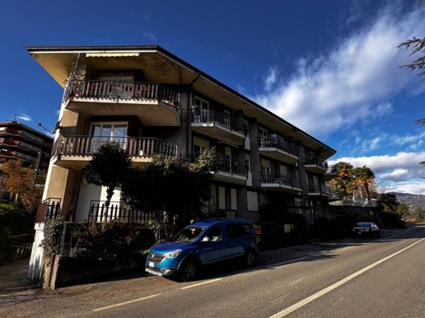 appartamento in vendita ad Arona in zona Dagnente