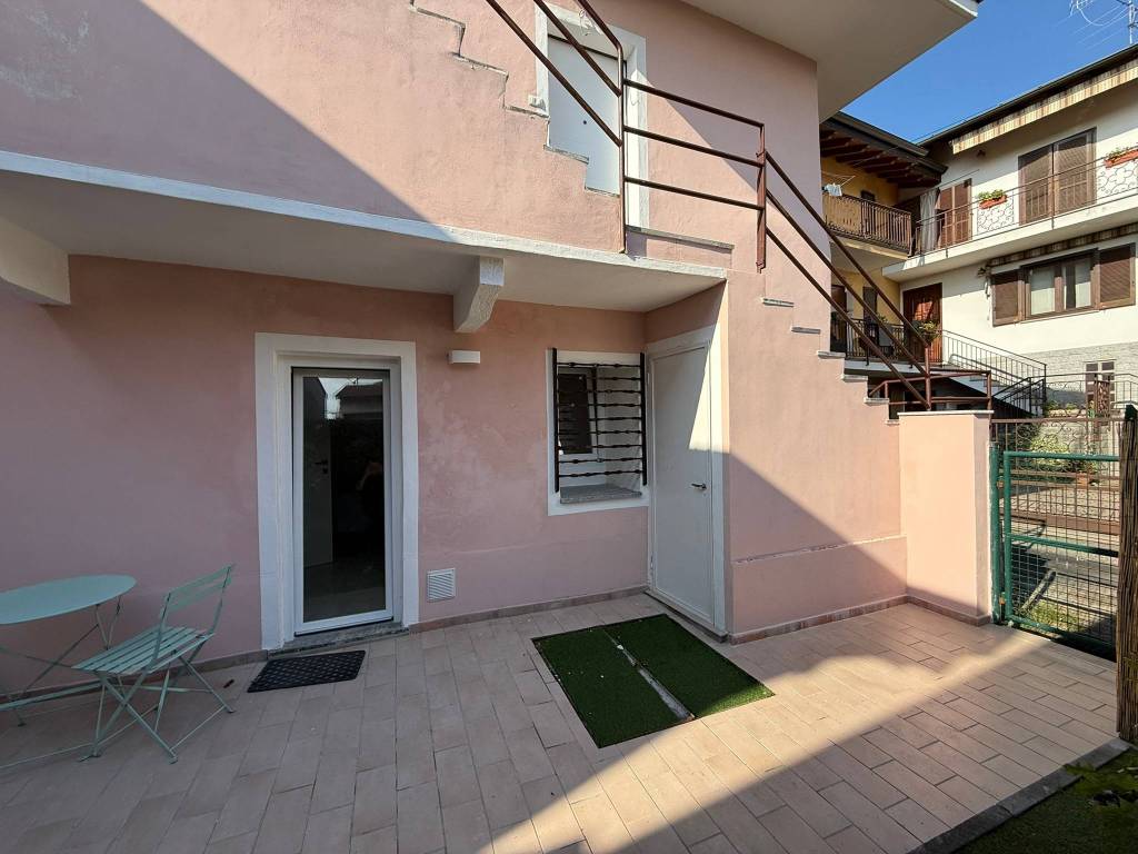appartamento in vendita ad Arona in zona Mercurago