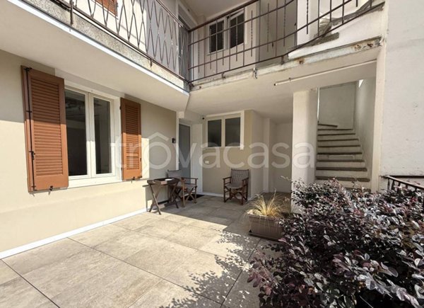 appartamento in vendita ad Arona in zona Dagnente