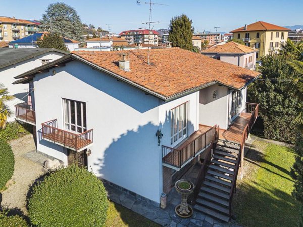casa indipendente in vendita ad Arona