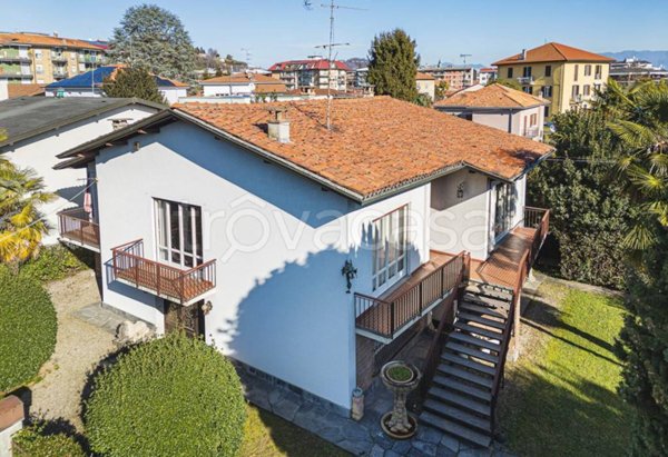casa indipendente in vendita ad Arona