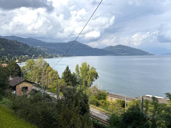casa indipendente in vendita ad Arona