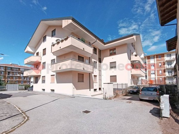 appartamento in vendita ad Arona in zona Mercurago