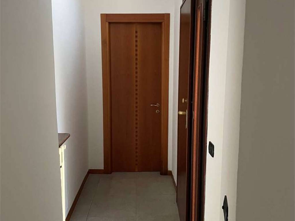 casa indipendente in vendita ad Arona in zona Mercurago