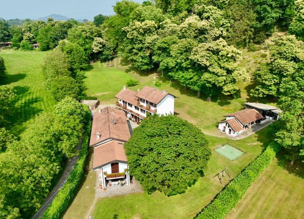 casale in vendita ad Arona