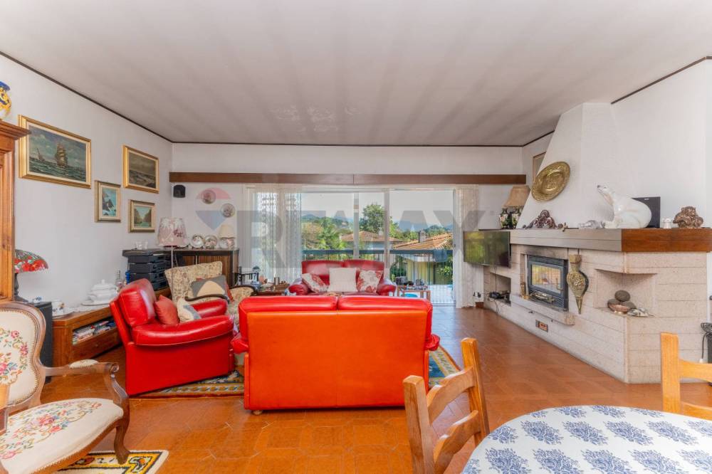 casa indipendente in vendita ad Arona in zona Mercurago