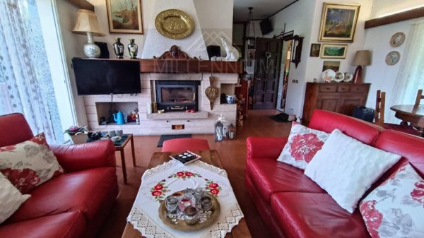 casa indipendente in vendita ad Arona in zona Mercurago