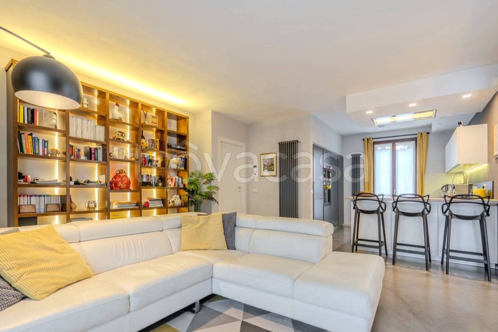 pentavano in vendita ad Arona