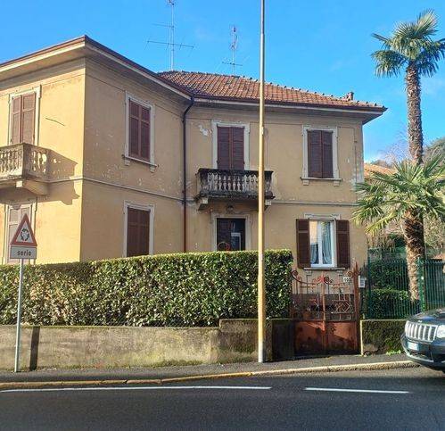 casa indipendente in vendita ad Arona