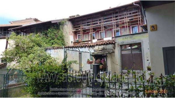 appartamento in vendita ad Arona in zona Montrigiasco