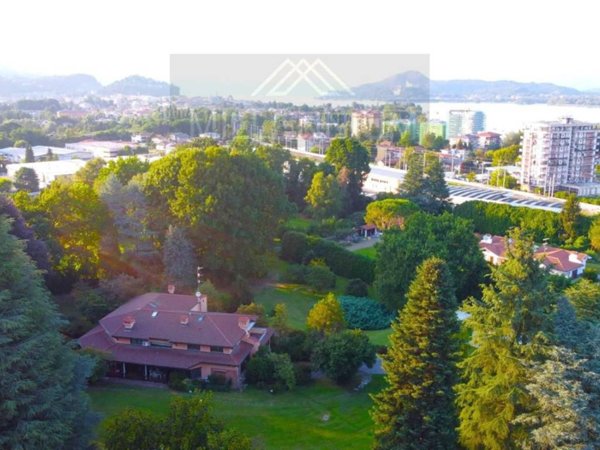 casa indipendente in vendita ad Arona