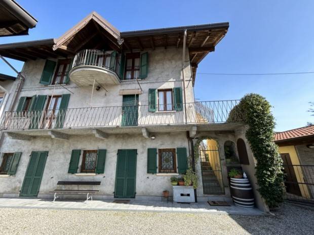 casa indipendente in vendita ad Arona