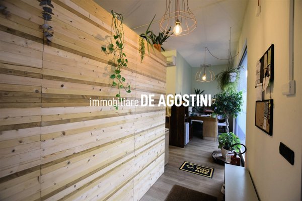 negozio in vendita ad Arona in zona Mercurago