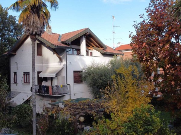 casa indipendente in vendita ad Arona