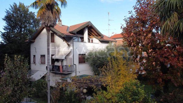 casa indipendente in vendita ad Arona