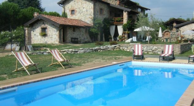 casa indipendente in vendita ad Arona in zona Campagna