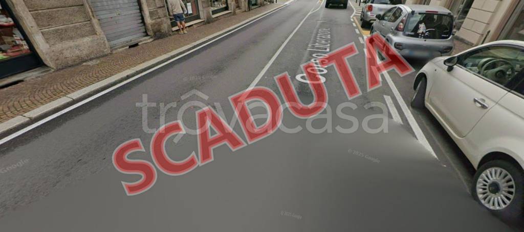 negozio in vendita ad Arona