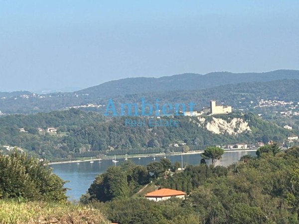 casa indipendente in vendita ad Arona in zona Dagnente
