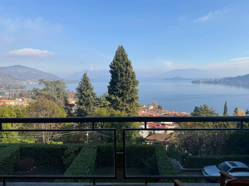 appartamento in vendita ad Arona in zona Dagnente