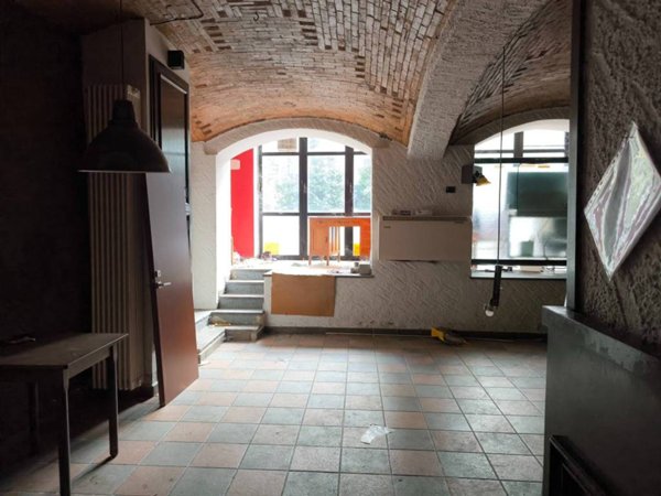 negozio in vendita ad Arona