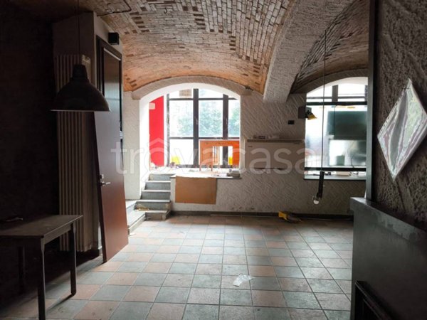 negozio in vendita ad Arona