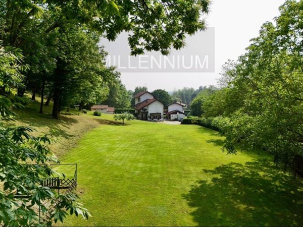 casa indipendente in vendita ad Arona