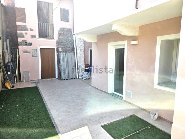 appartamento in vendita ad Arona in zona Mercurago