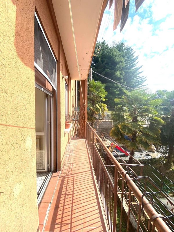 appartamento in vendita ad Arona in zona Dagnente