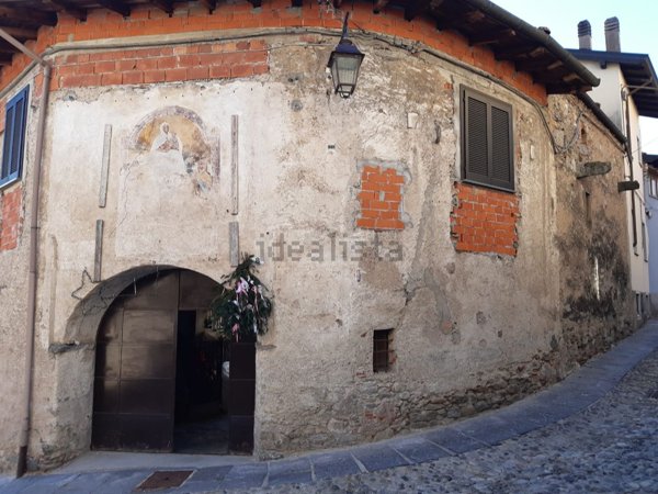 appartamento in vendita ad Arona in zona Montrigiasco