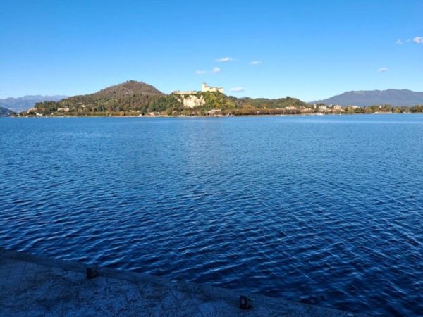 negozio in vendita ad Arona