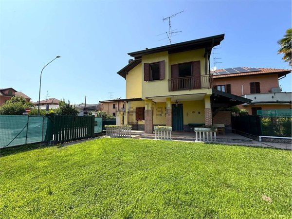 casa indipendente in vendita ad Arona