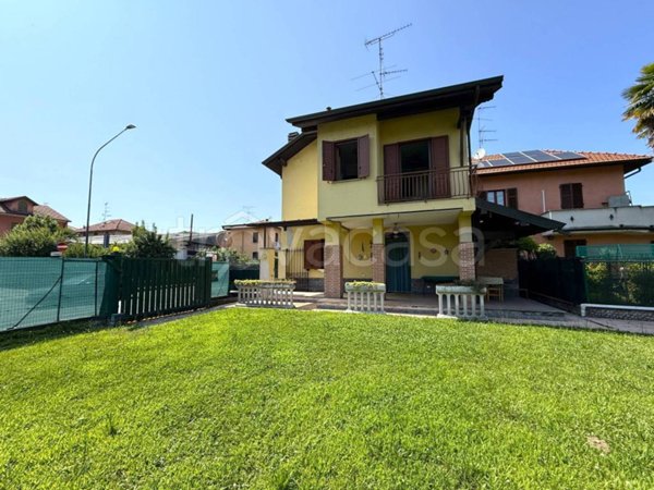 casa indipendente in vendita ad Arona