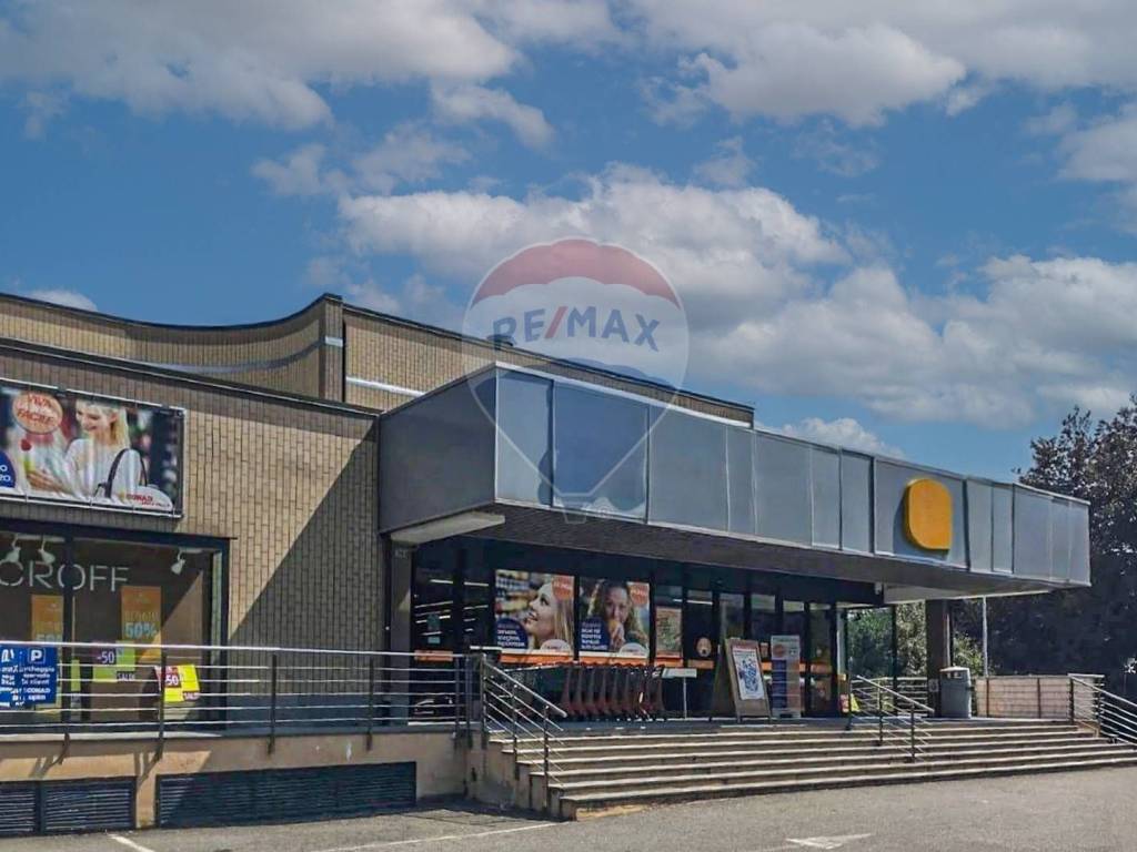 negozio in vendita ad Arona