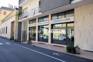 negozio in vendita ad Arona in zona Mercurago