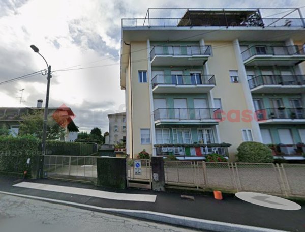 locale di sgombero in vendita ad Arona