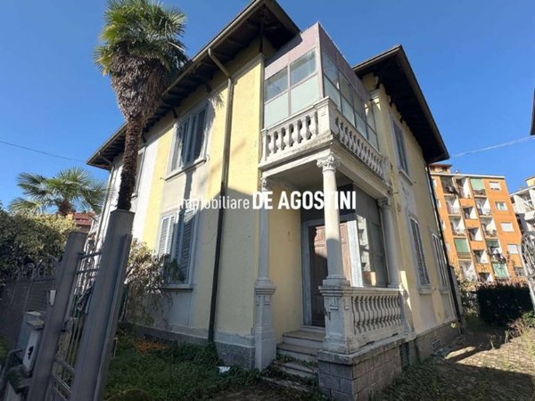 casa indipendente in vendita ad Arona