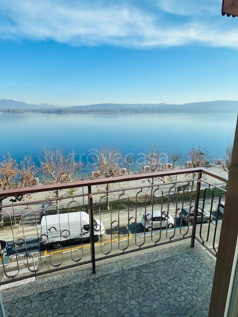 appartamento in vendita ad Arona in zona Mercurago