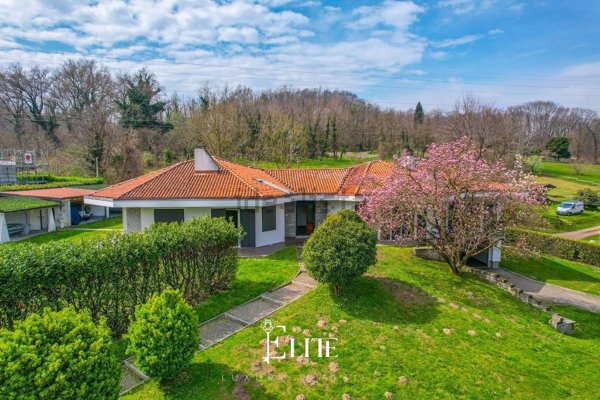 casa indipendente in vendita ad Arona