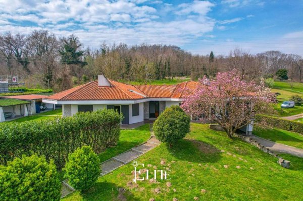 casa indipendente in vendita ad Arona