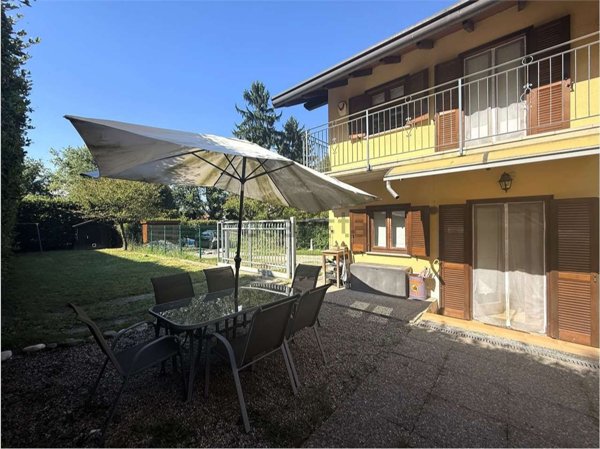 casa indipendente in vendita ad Arona