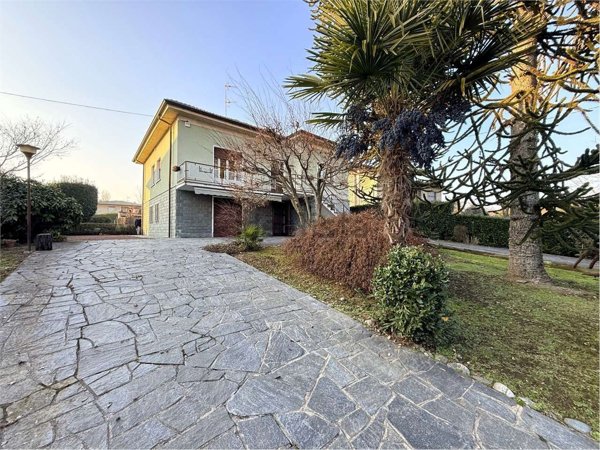 casa indipendente in vendita ad Arona