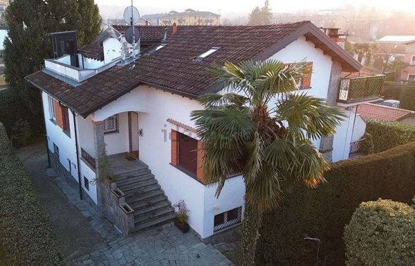casa indipendente in vendita ad Arona