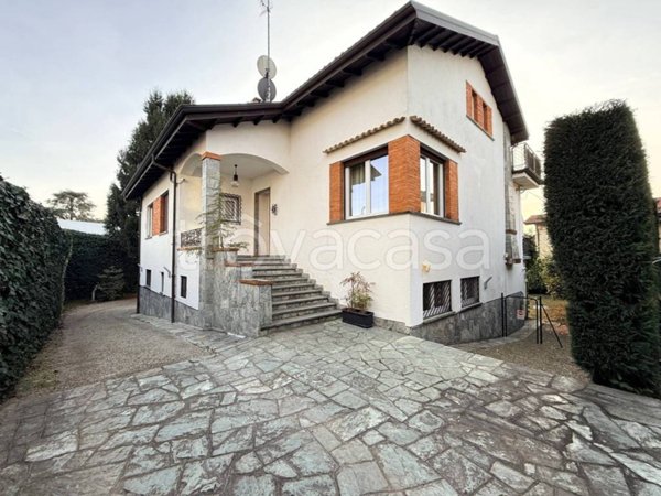 casa indipendente in vendita ad Arona
